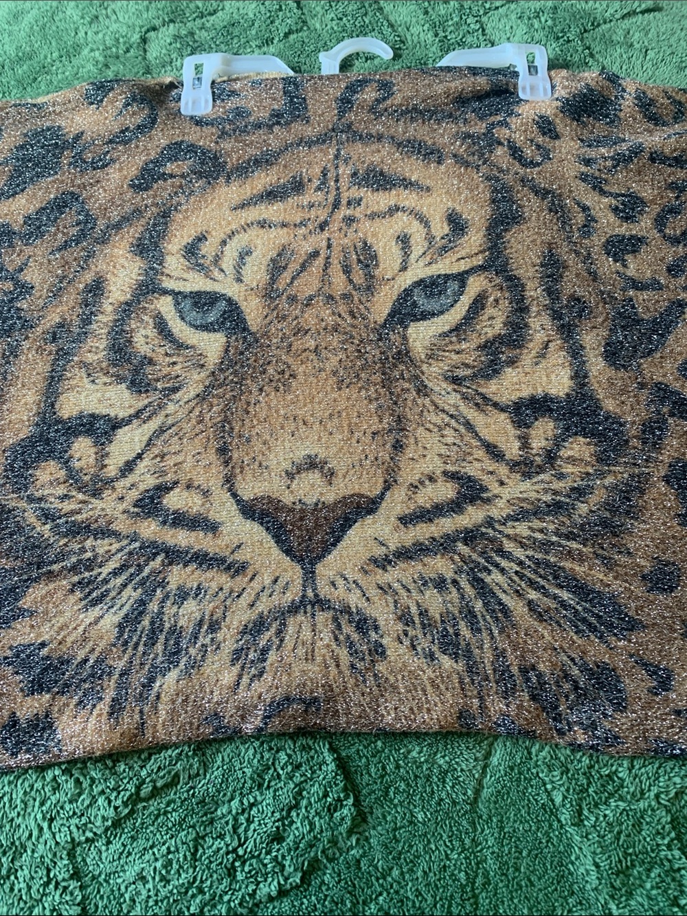 Unique lightweight tiger sweater
